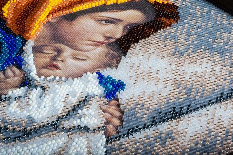 Набор вышивки бисером «Мадонна улиц» — картинка 4
