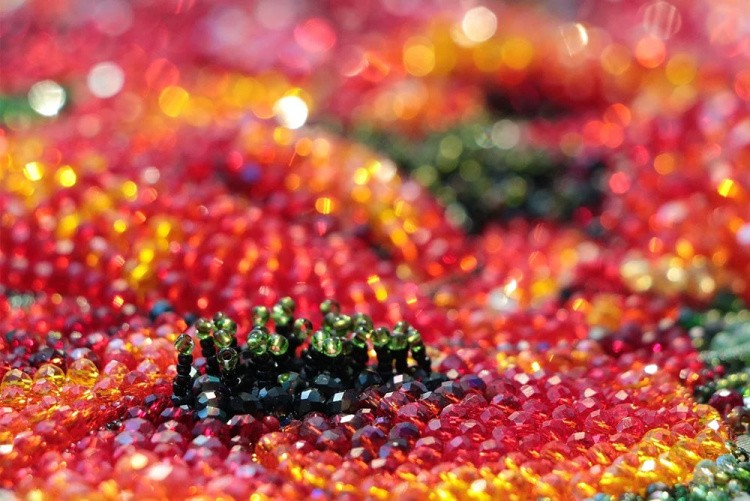 Набор для вышивания хрустальными бусинами «Маки» (черный фон) — картинка 2