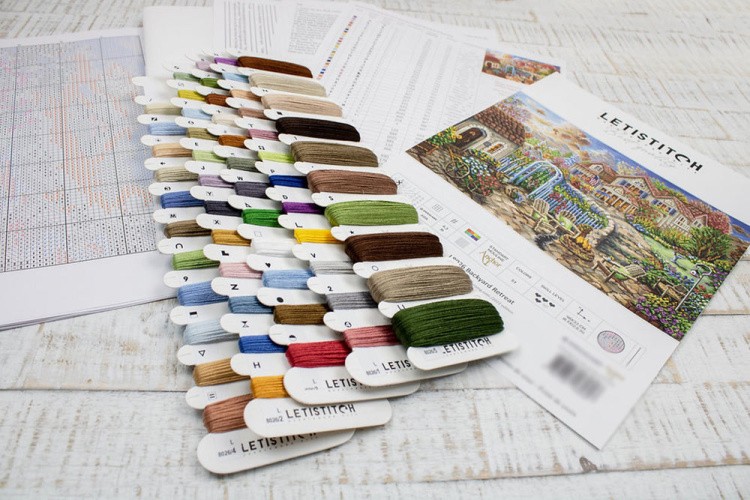 Набор для вышивания «На заднем дворе» — картинка 4