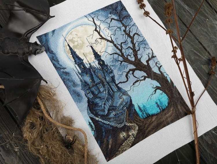 Набор для вышивания «Мрачный замок» — картинка 3