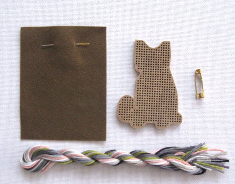 Набор для вышивания броши «Серый котенок» — картинка 2