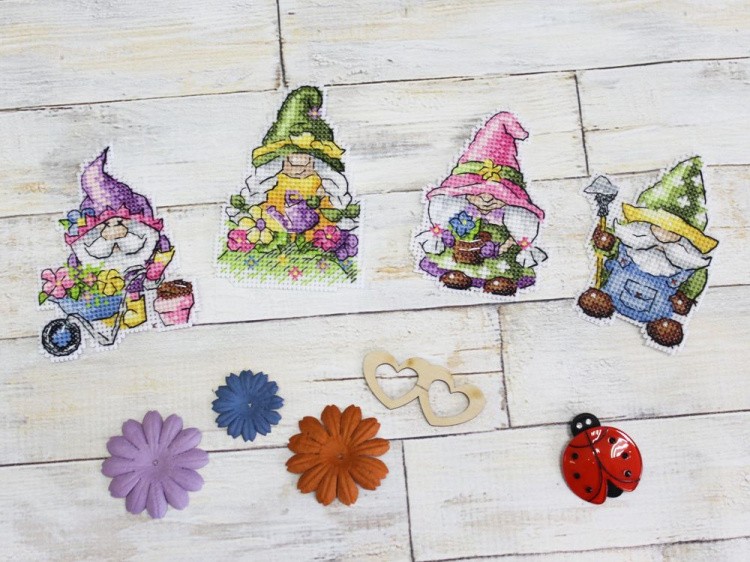 Набор для вышивания «Садовые гномики. Магниты» — картинка 2