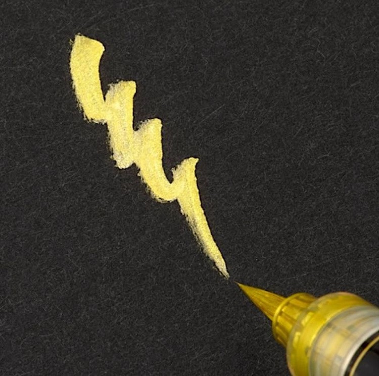 Маркер-кисть с кнопкой подкачки чернил, 1-10 мм, золото, Pentel — картинка 6