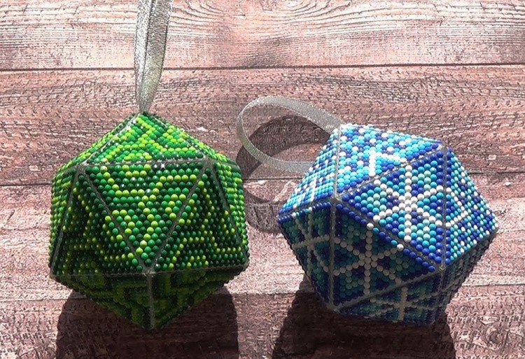 Алмазная вышивка «Новогодний шар Подсолнухи на черном» — картинка 2