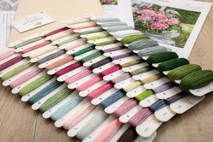 Набор для вышивания «Пионы у окна» — картинка 3