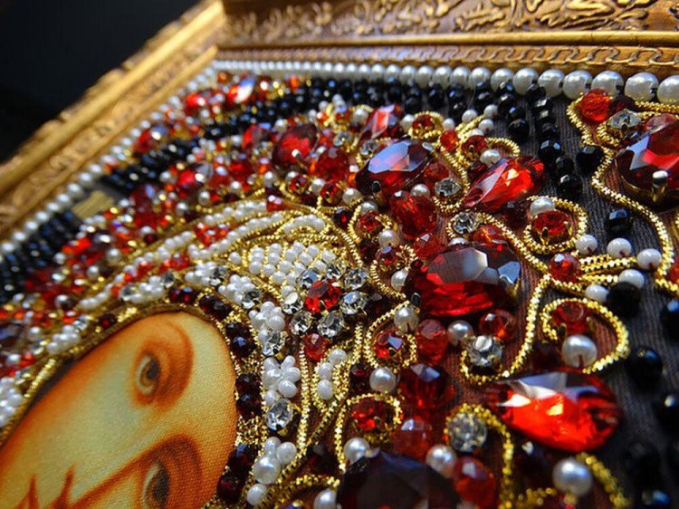 Набор вышивки хрустальными камнями «Казанская» (красная) — картинка 5