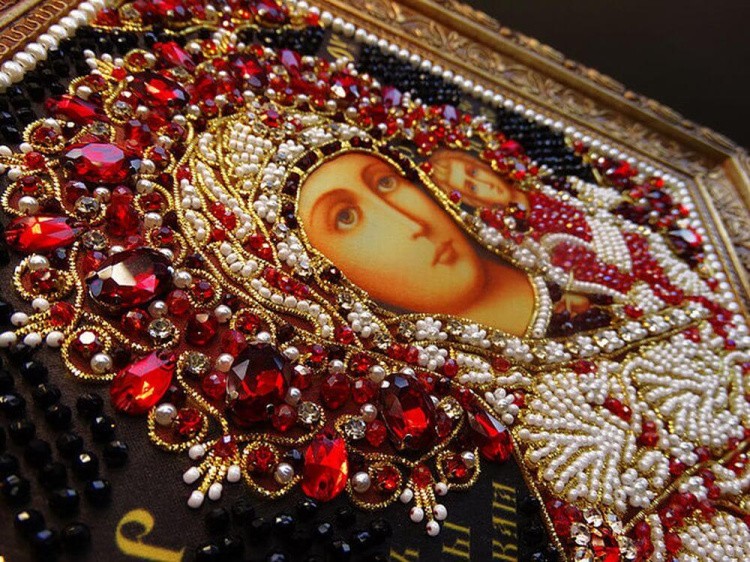 Набор вышивки хрустальными камнями «Казанская» (красная) — картинка 3