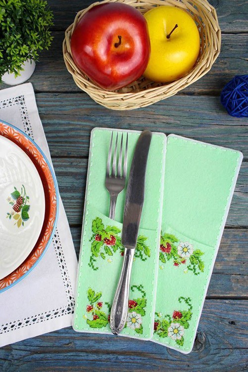 Набор для вышивания «Набор для сервировки приборов. Ягодное настроение. 4 шт.» — картинка 4