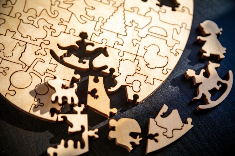 Деревянные пазлы DAVICI «Портрет детей художника Кузи и Маруси» — картинка 3