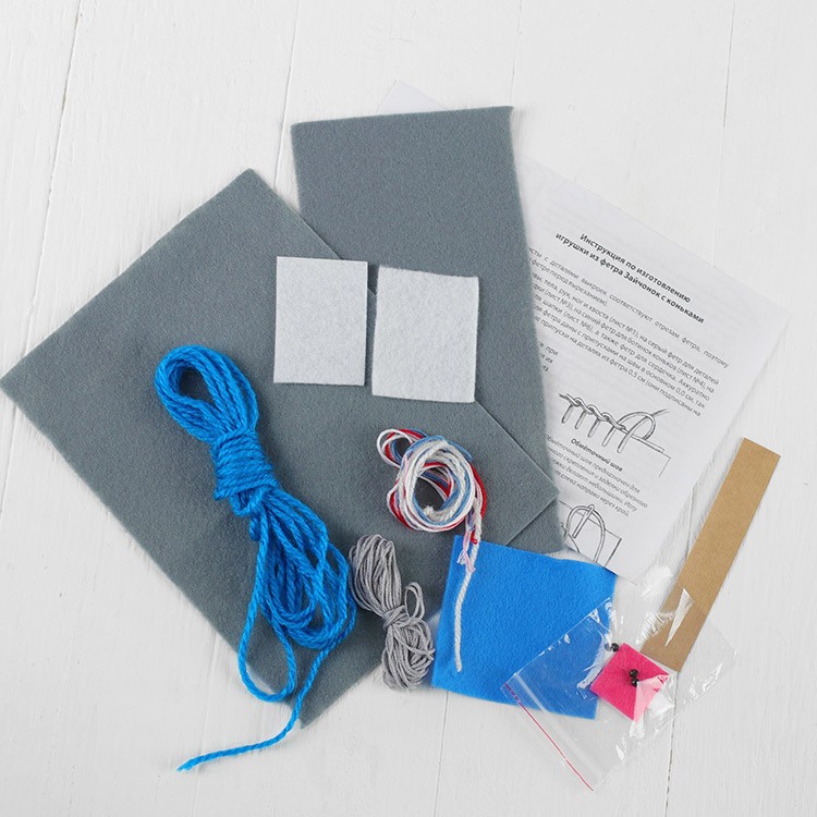 Набор для шитья «Зайчонок с коньками» — картинка 4