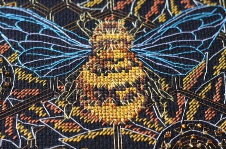 Набор для вышивания «Пчелиный рай» — картинка 3