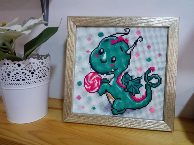 Алмазная вышивка «Дракон с леденцом» — картинка 4