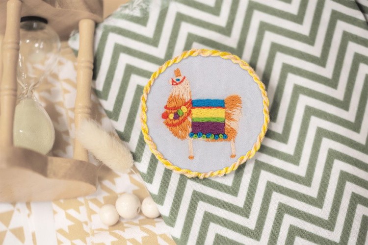 Набор для вышивания «Брошь. Лама» — картинка 2