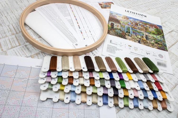 Набор для вышивания «На заднем дворе» — картинка 6