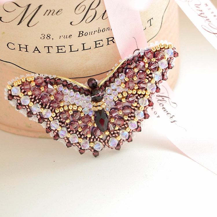 Вышивка Образа в каменьях «Аметист» (брошь) с кристаллами Сваровски — картинка 3