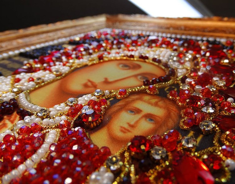 Набор вышивки хрустальными камнями «Казанская» (красная) — картинка 4