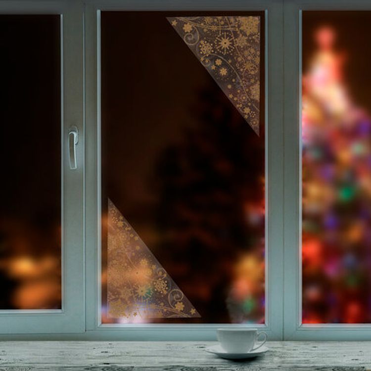 Украшение для окон и стекла «Узоры из золотых снежинок 3»