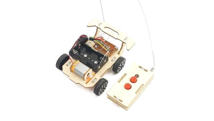 Деревянный конструктор с мотором «Машинка на радиоуправлении» (передний привод) — картинка 2