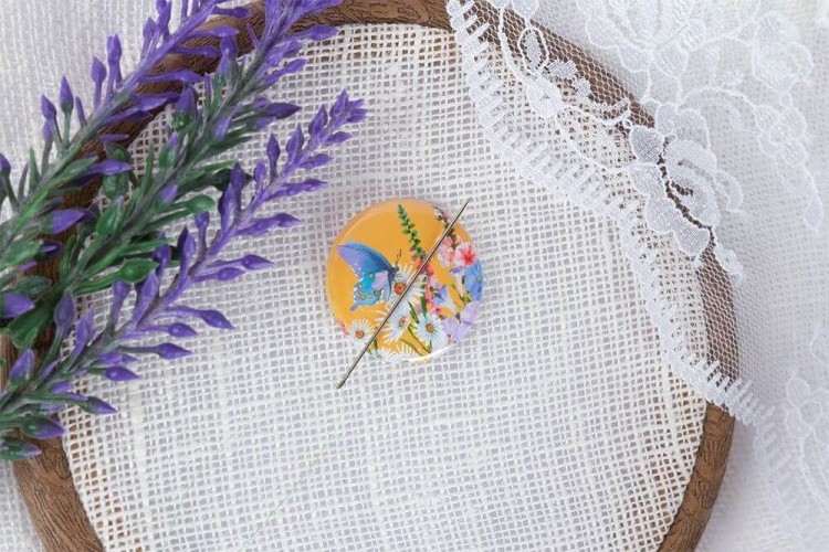 Игольница-магнит «Снегирь и новогодняя композиция» — картинка 3