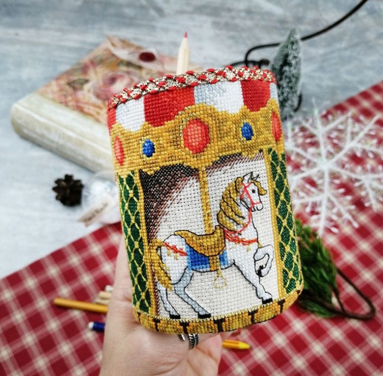 Набор для вышивания «Карандашница. Карусель» — картинка 3