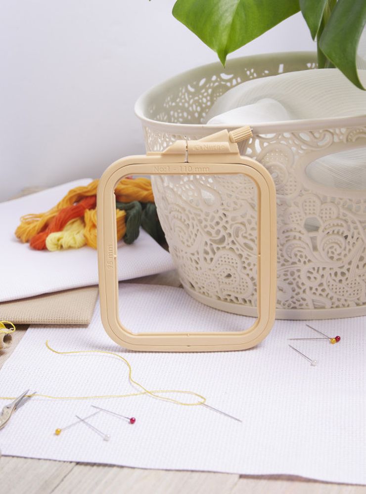 Пяльцы пластиковые квадратные с винтом №1 — картинка 2