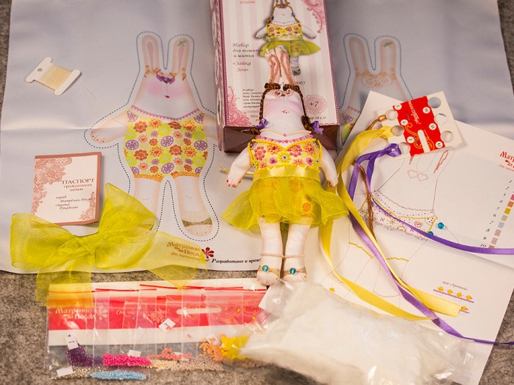 Набор для шитья и вышивания «Зайка Зоя» — картинка 2