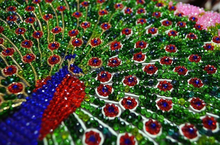 Набор вышивки хрустальными камнями «Изумрудный павлин» — картинка 9