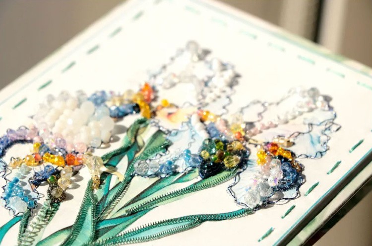 Набор для вышивания хрустальными бусинами открытка-конверт «Ирисы» — картинка 2