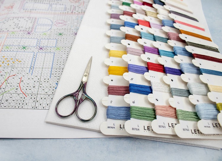 Набор для вышивания «Winter Townhouse (Зимний таунхаус)» — картинка 11