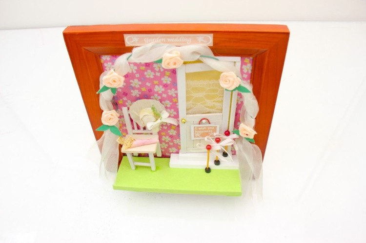 Набор для создания миниатюры (румбокс) «Настенная рамка-открытка Да здравствует любовь!» (русифицированная версия) — картинка 3