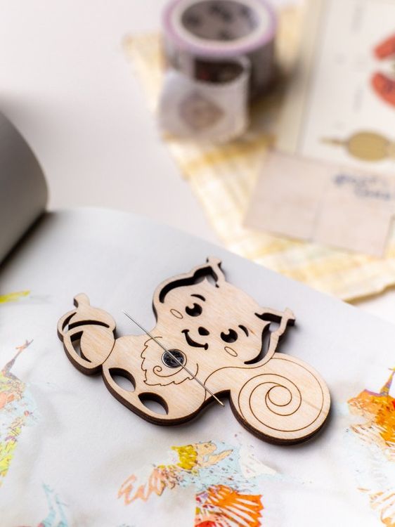 Органайзер для мулине c игольницей «Лесная история. Белочка» — картинка 4