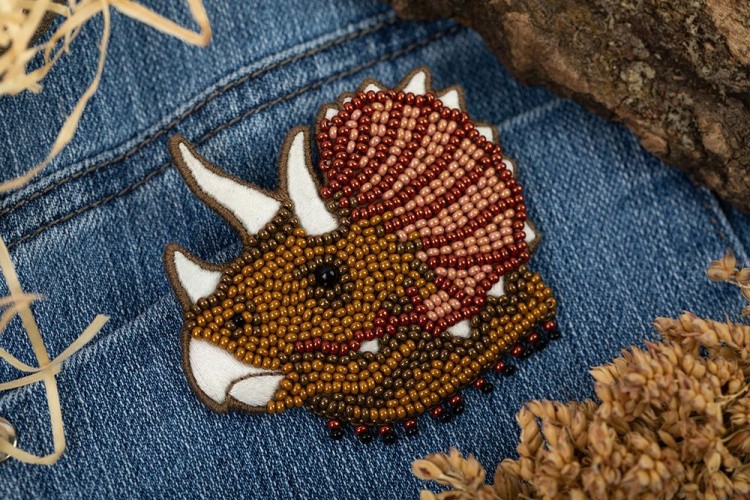 Набор для вышивания «Брошь. Трицератопс» — картинка 4