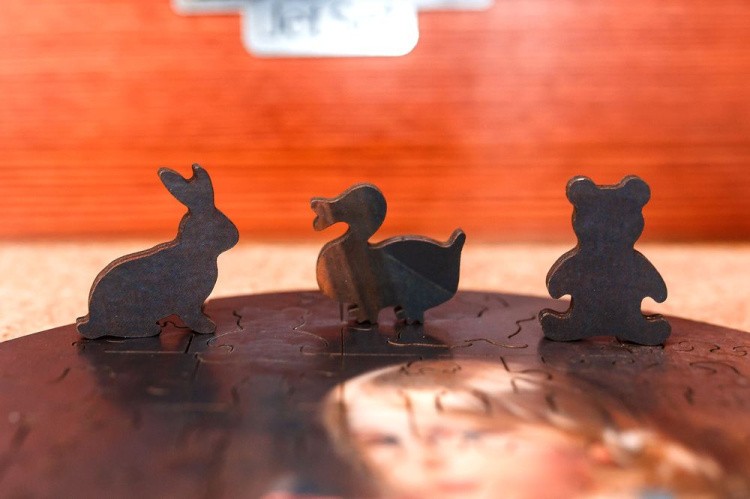 Деревянные пазлы DAVICI «Портрет детей художника Кузи и Маруси» — картинка 5