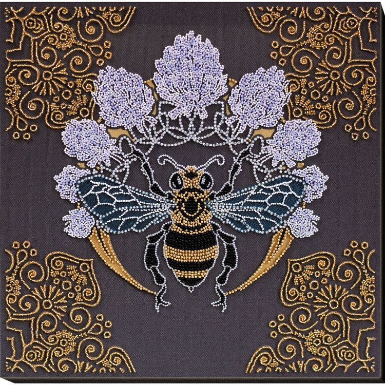 Набор для вышивания «Пчела в клевере»