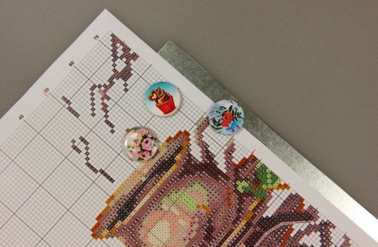 Магнитная игольница «Часы и цветы» — картинка 3