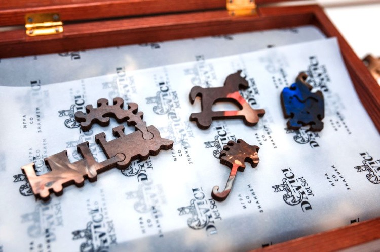 Деревянные пазлы DAVICI «Портрет детей художника Кузи и Маруси» — картинка 4